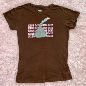 KISS ME 💋😘 Hershey’s baby tee 🍫